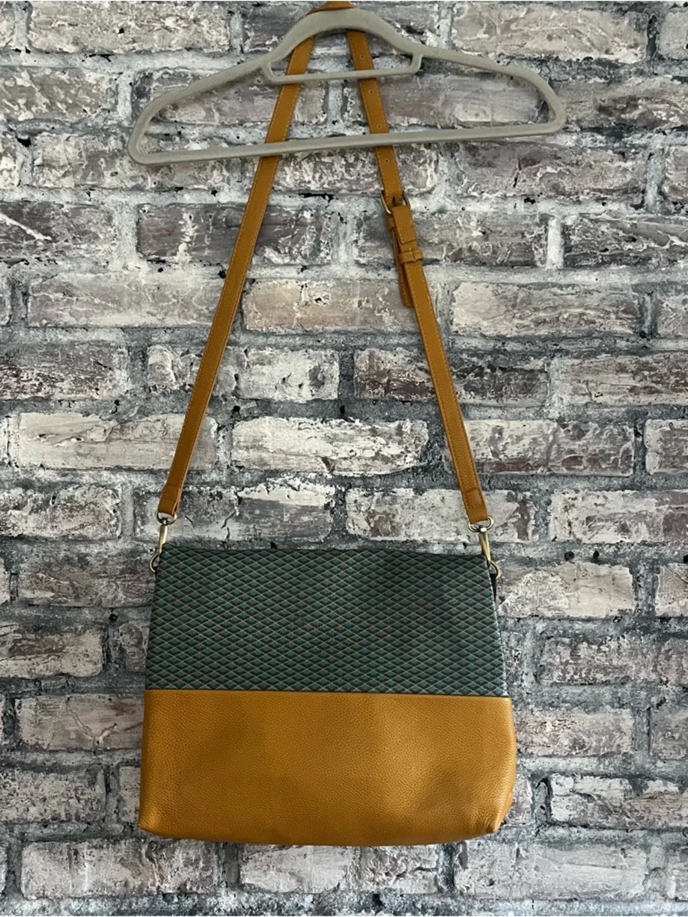 Nice things Paloma S 2-Tone Mustard and Green Crossbody Bag Adjustable Strap New - Picture 6 of 13